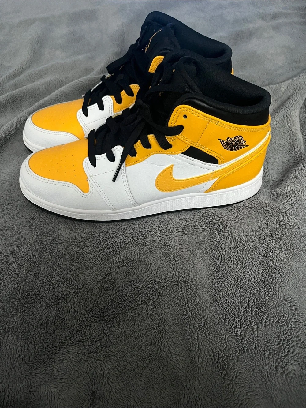 Nike Kids Mid-Top Sneakers in Yellow, White & Black
